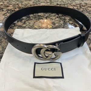 Gucci belt. Black belt with silver GG. Like new. Size 85